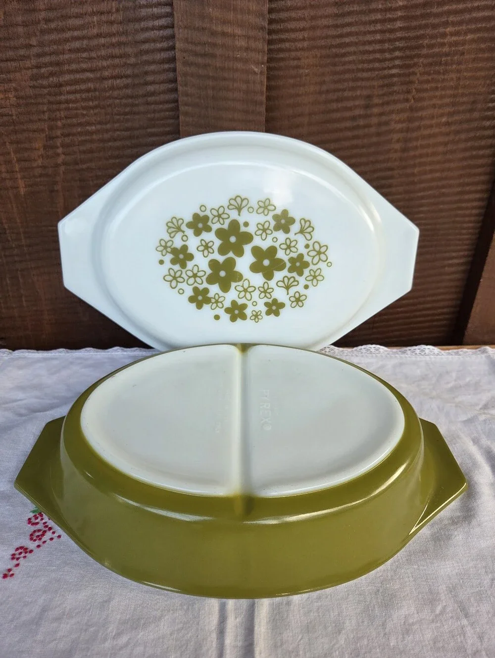 Pyrex vintage green